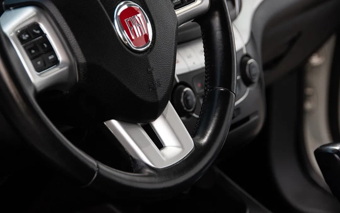Fiat Freemont cena 48900 przebieg: 205000, rok produkcji 2015 z Nowy Sącz małe 781